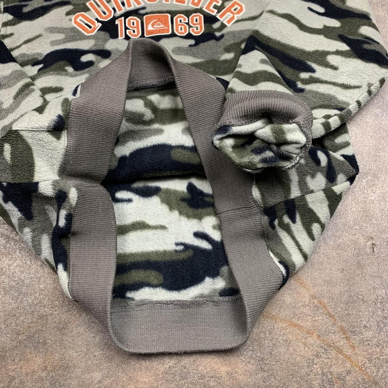 Quiksilver 00s camo khaki graphic hoodie