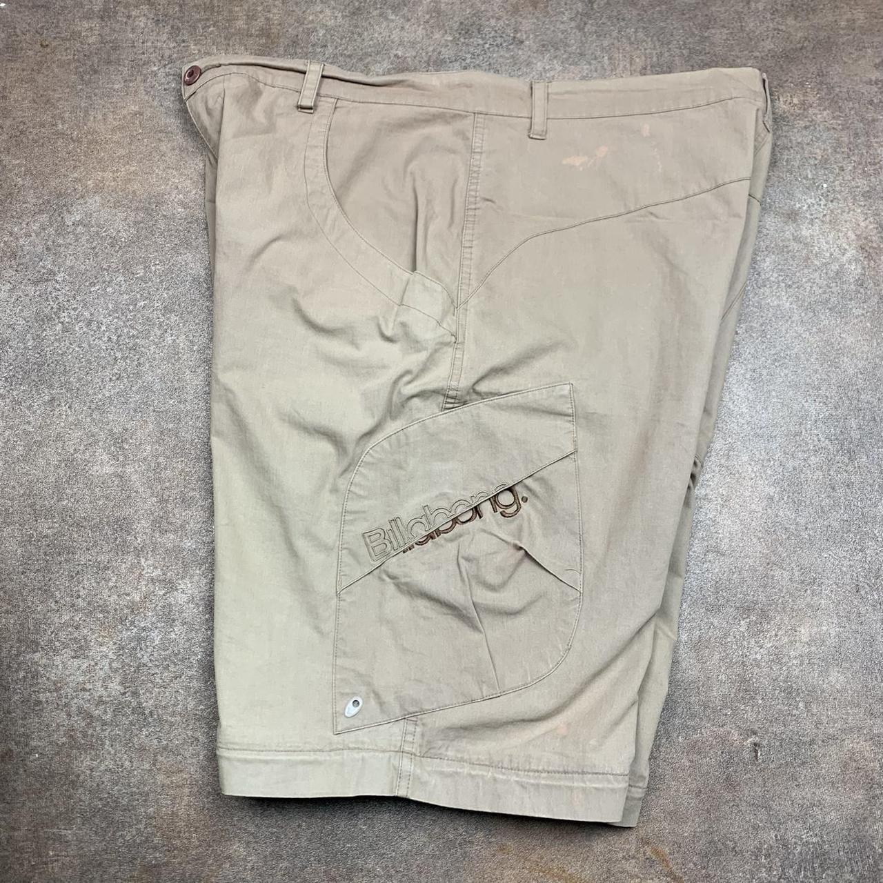 Billabong 00s beige graphic baggy cargo shorts