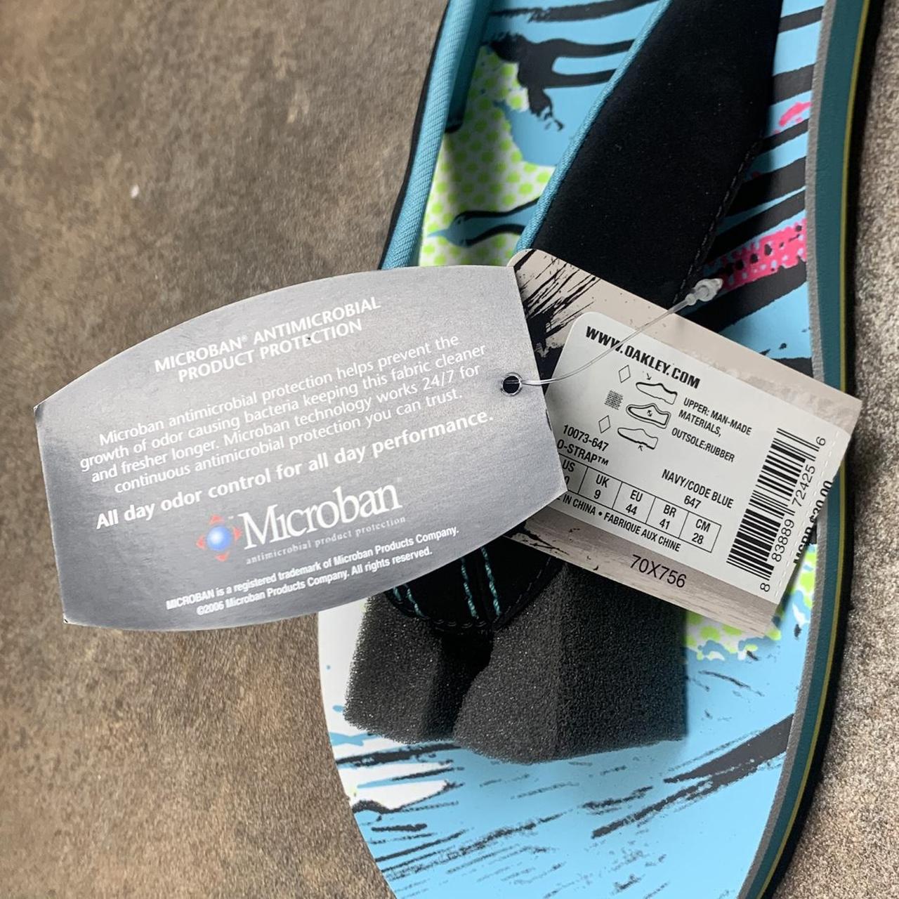 Oakley 00s Canvas graphic flip flops
