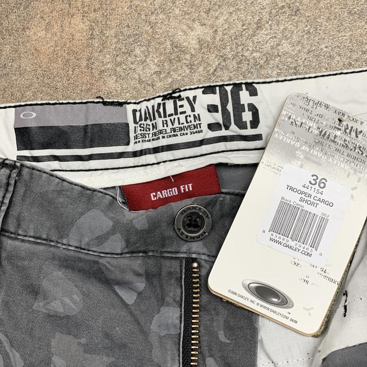 Oakley 00s grey graphic baggy cargo jorts
