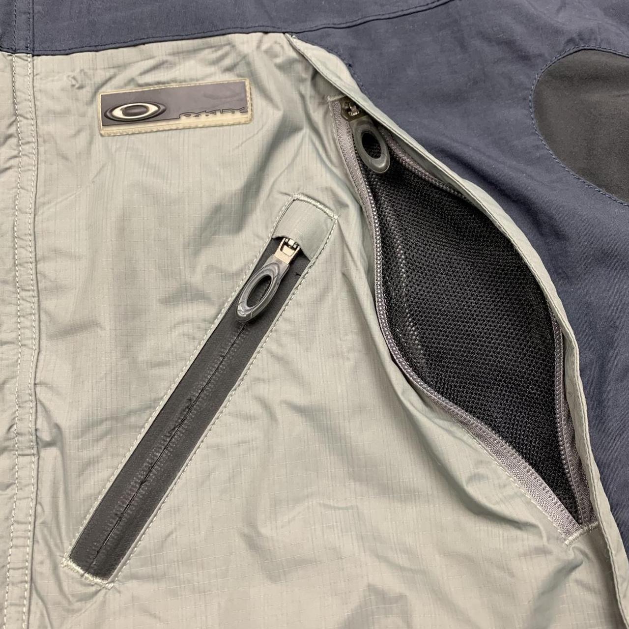 Oakley Software Road Fuel 90s utilised ski jacket