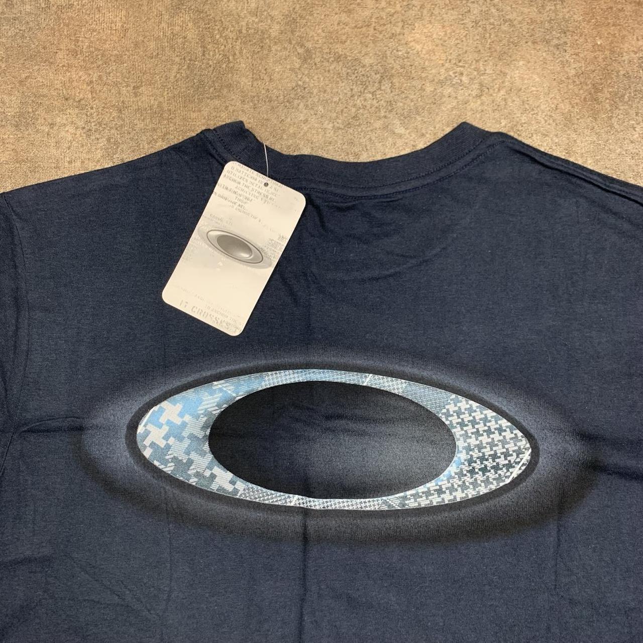 Oakley 00s navy blue graphic tee