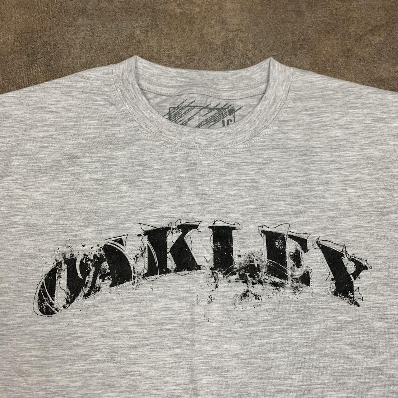 Oakley 00s light grey graphic tee
