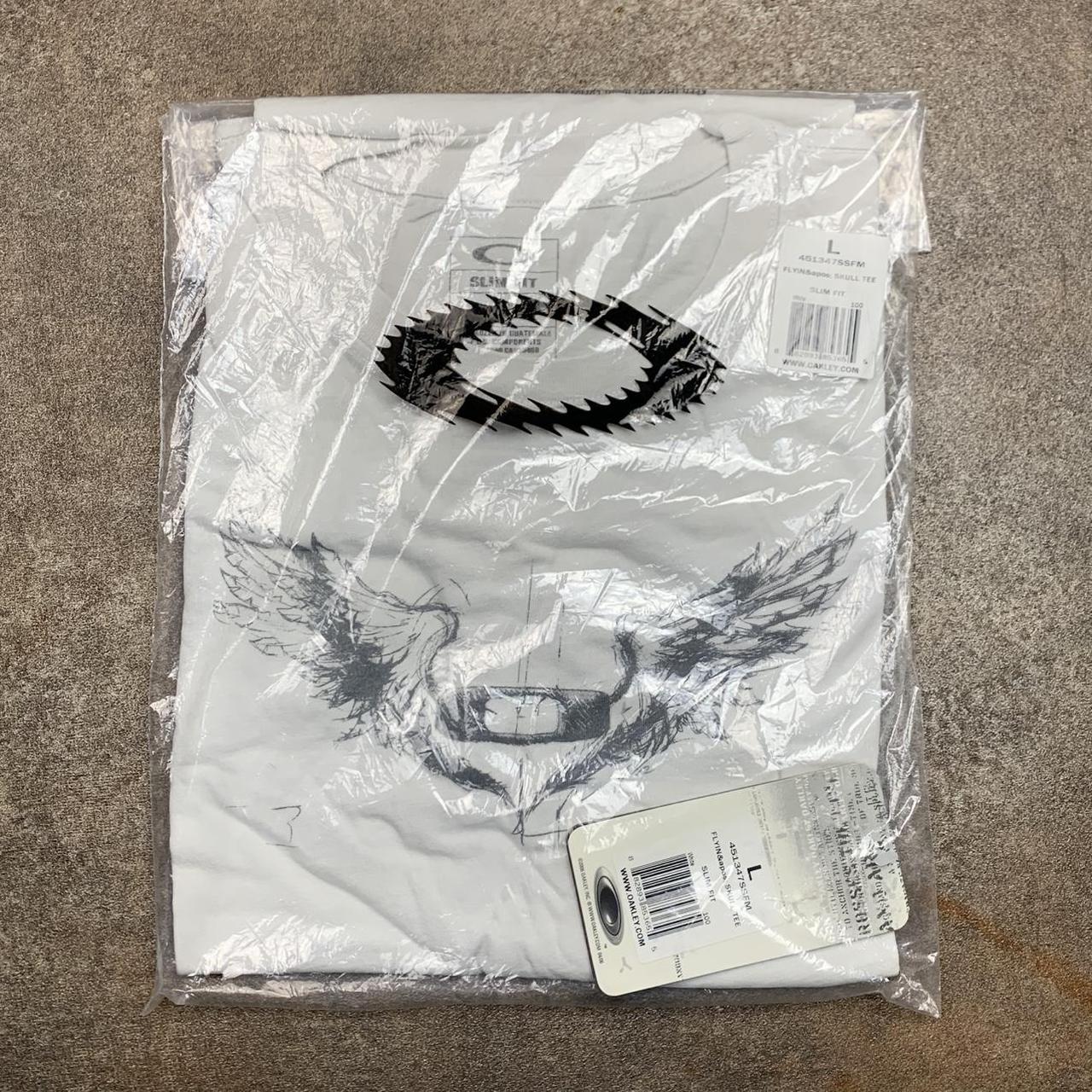Oakley Flying Tiger 00s white graphic tee