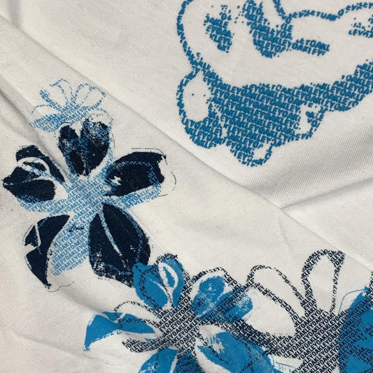 Oakley 00s white blue skull floral graphic tee