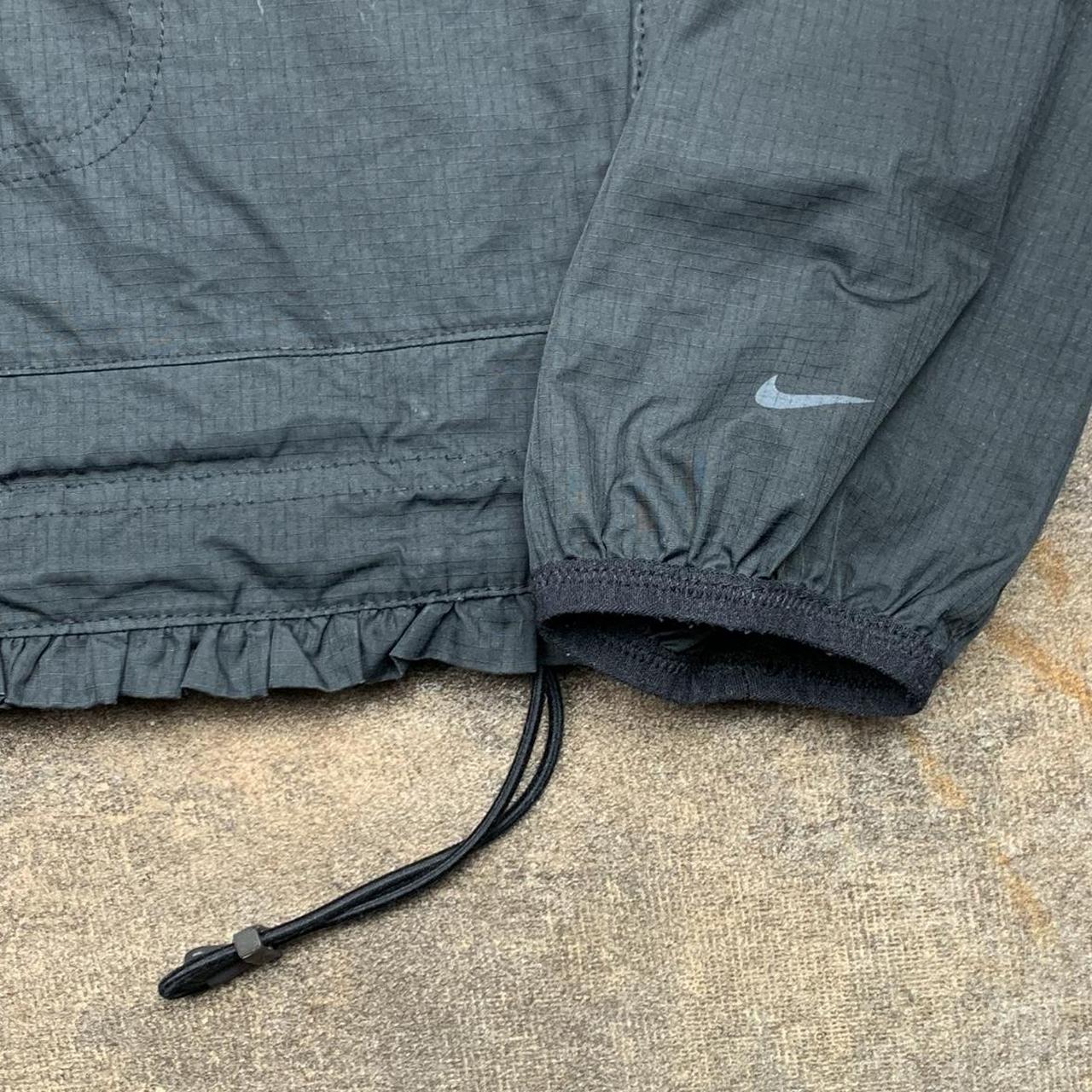 Nike ACG women’s lightweight black jacket