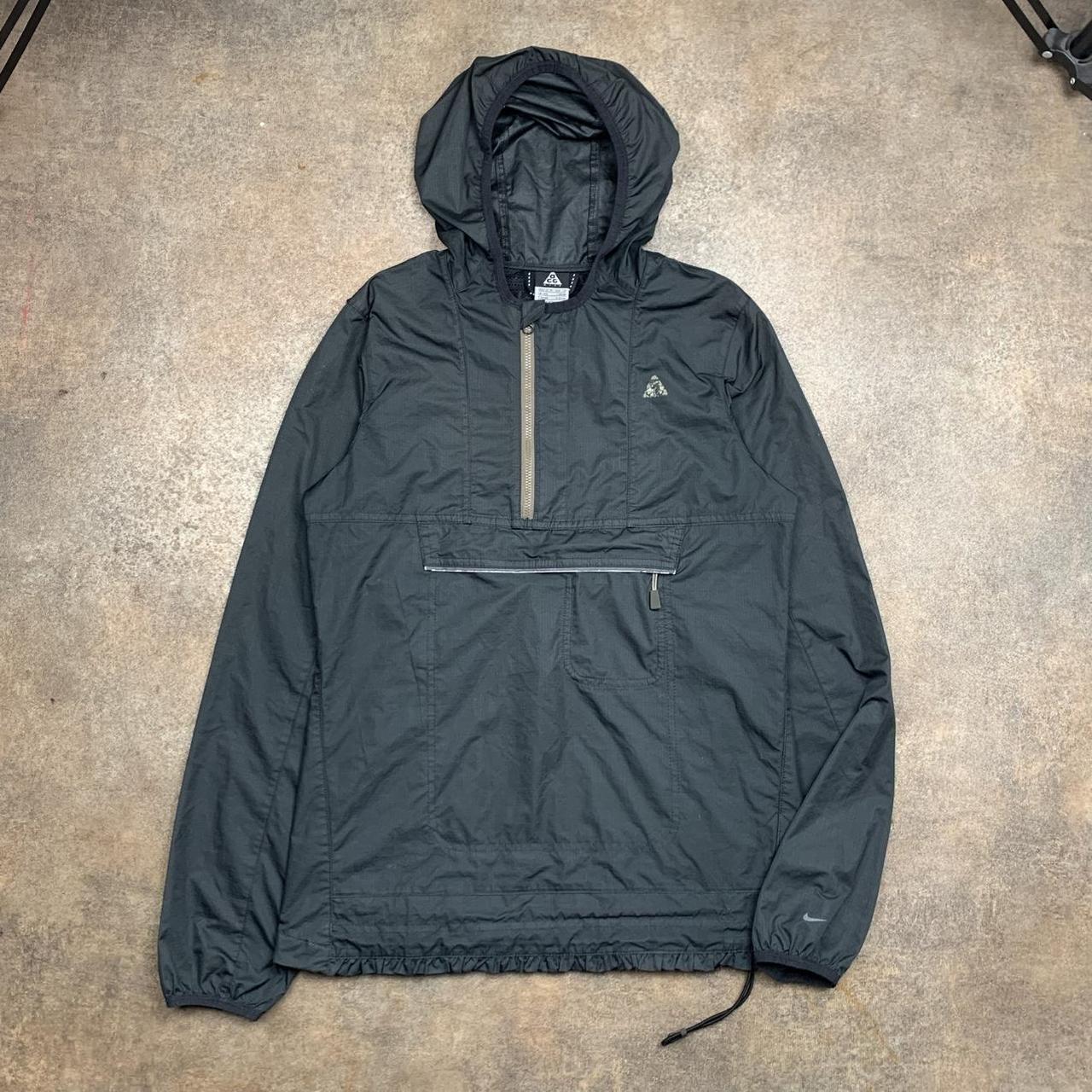 Nike ACG women’s lightweight black jacket