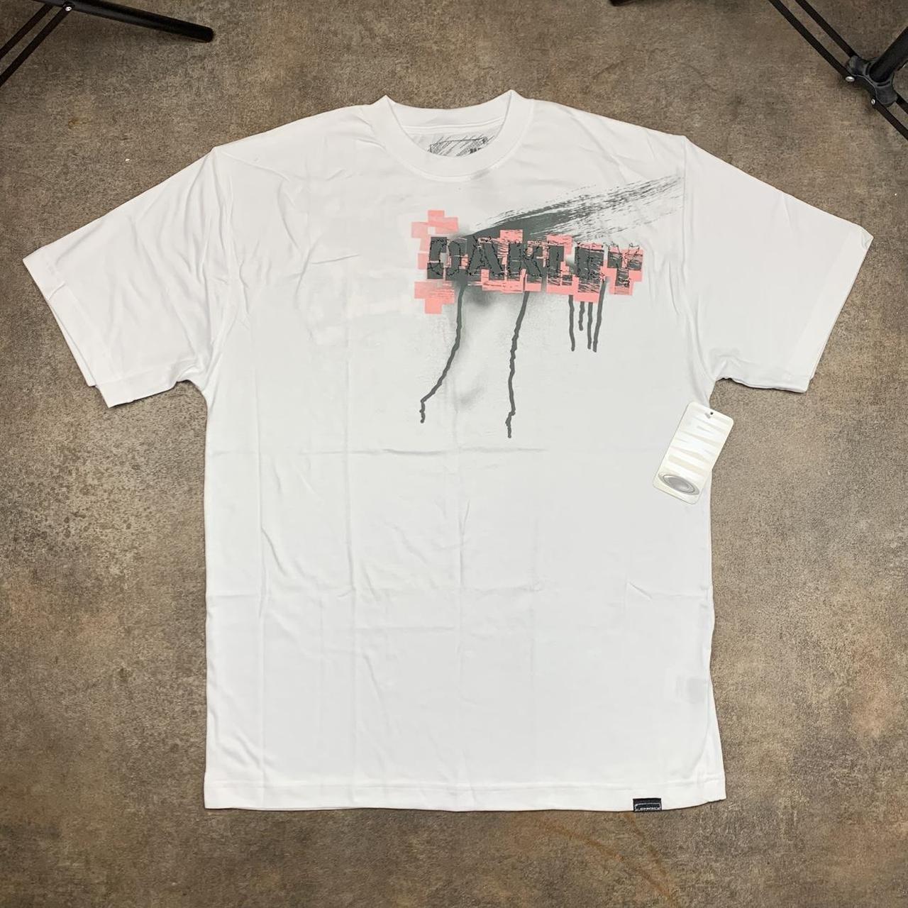 Oakley 00s white skull graphic tee