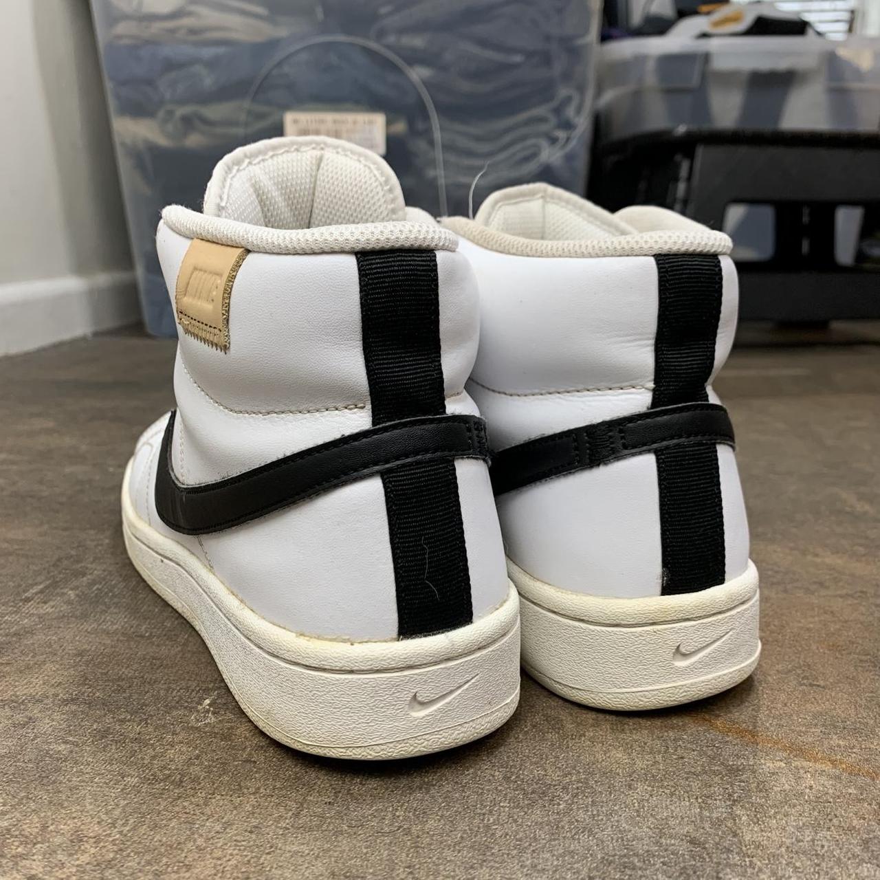 Nike 00s Court Royale white black trainers