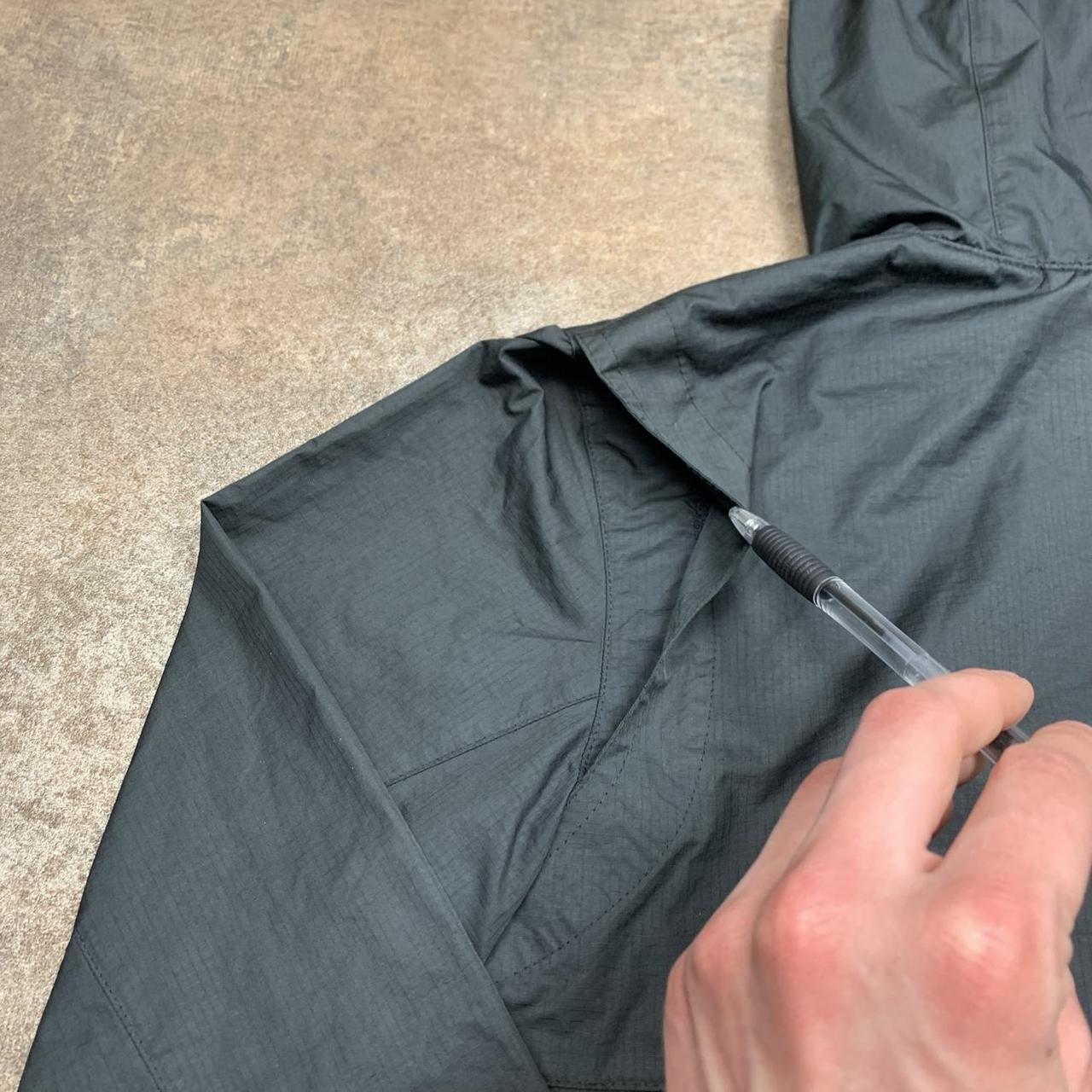 Nike ACG women’s lightweight black jacket