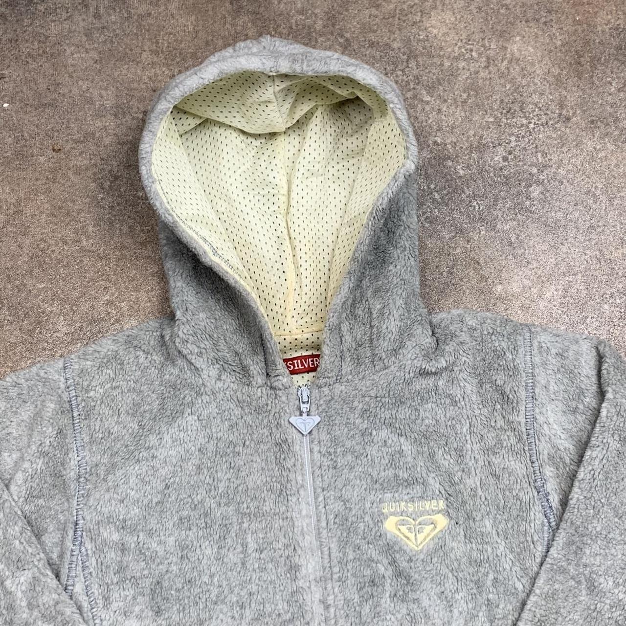 Quiksilver 90s light grey boxy cropped hoodie