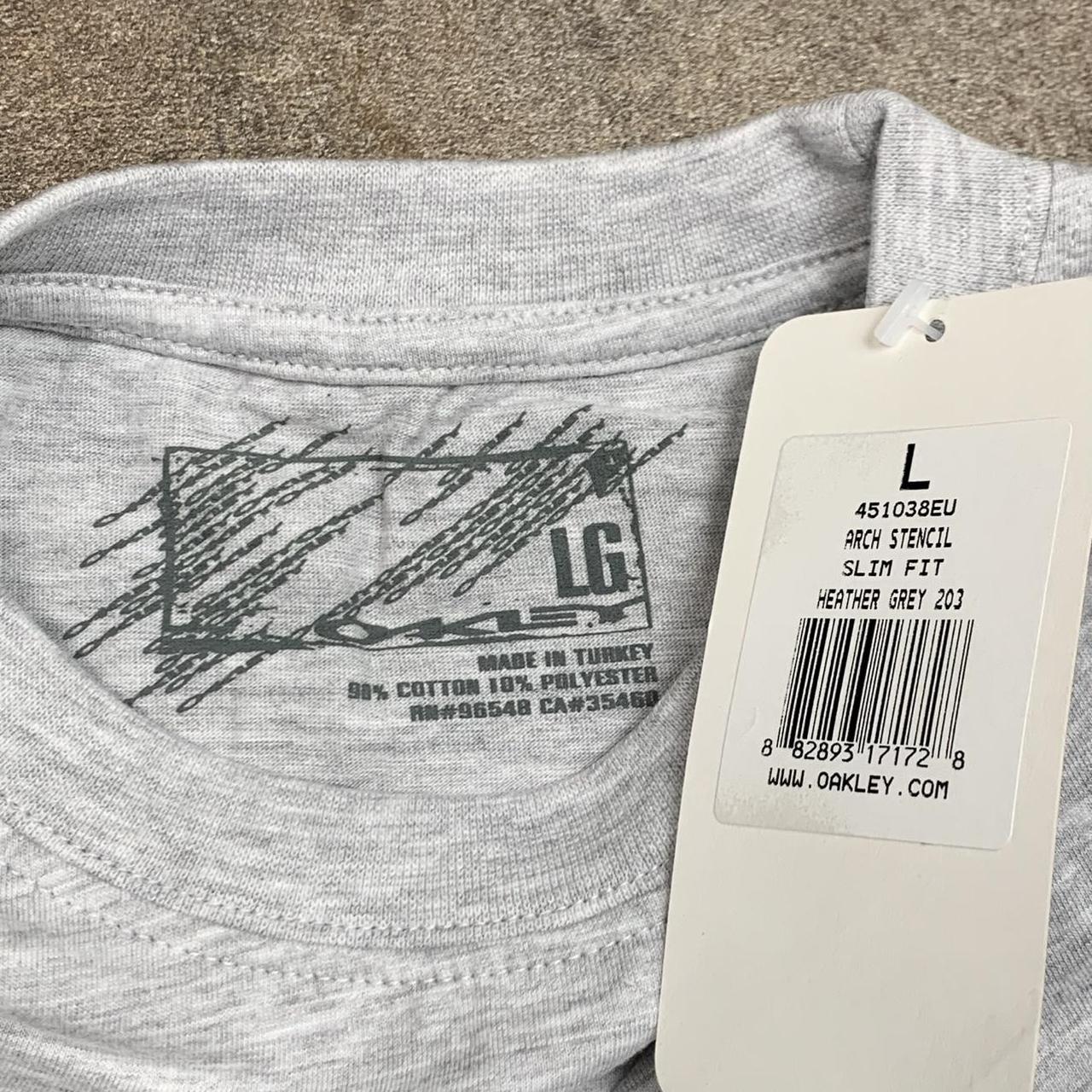 Oakley 00s light grey graphic tee