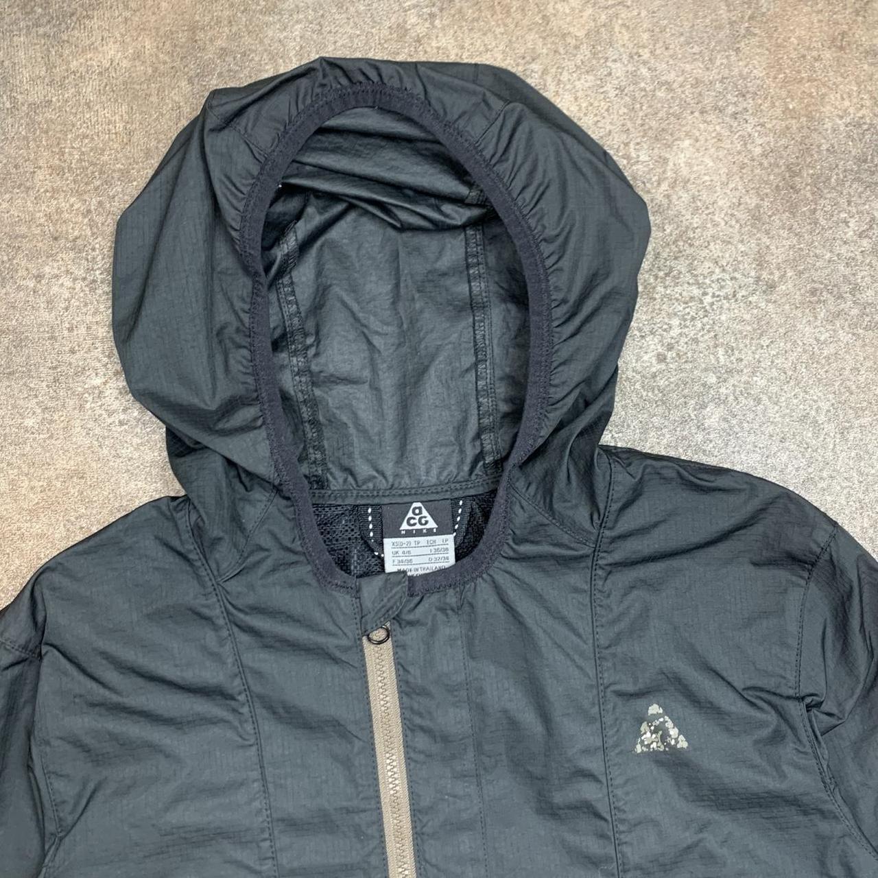 Nike ACG women’s lightweight black jacket