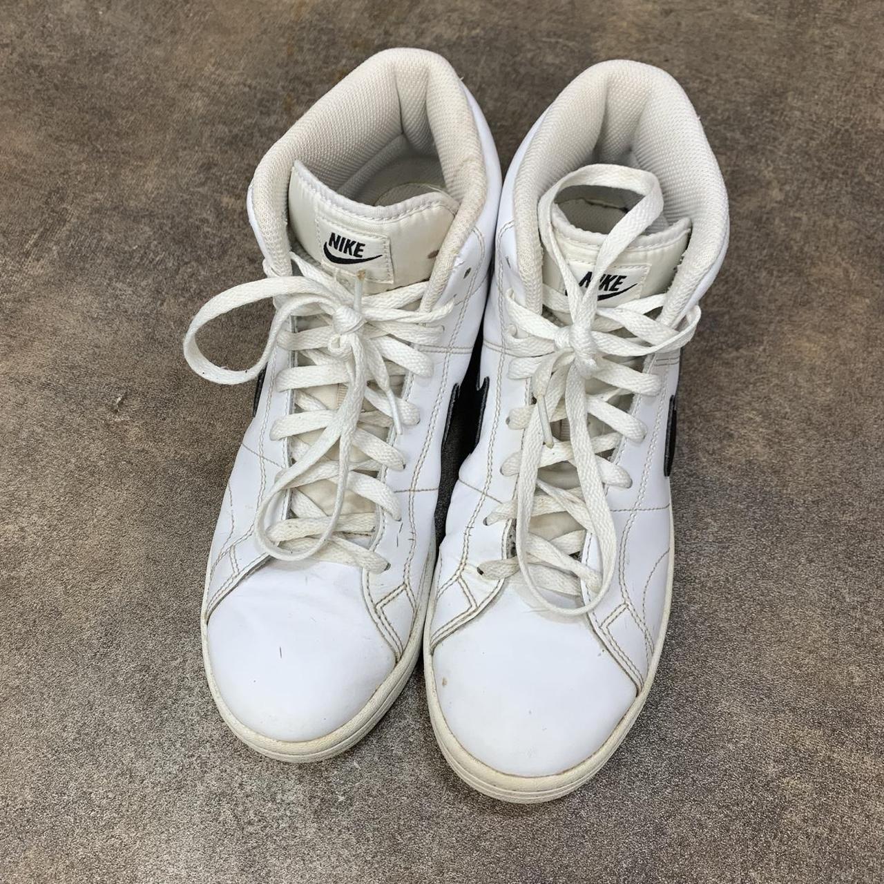 Nike 00s Court Royale white black trainers