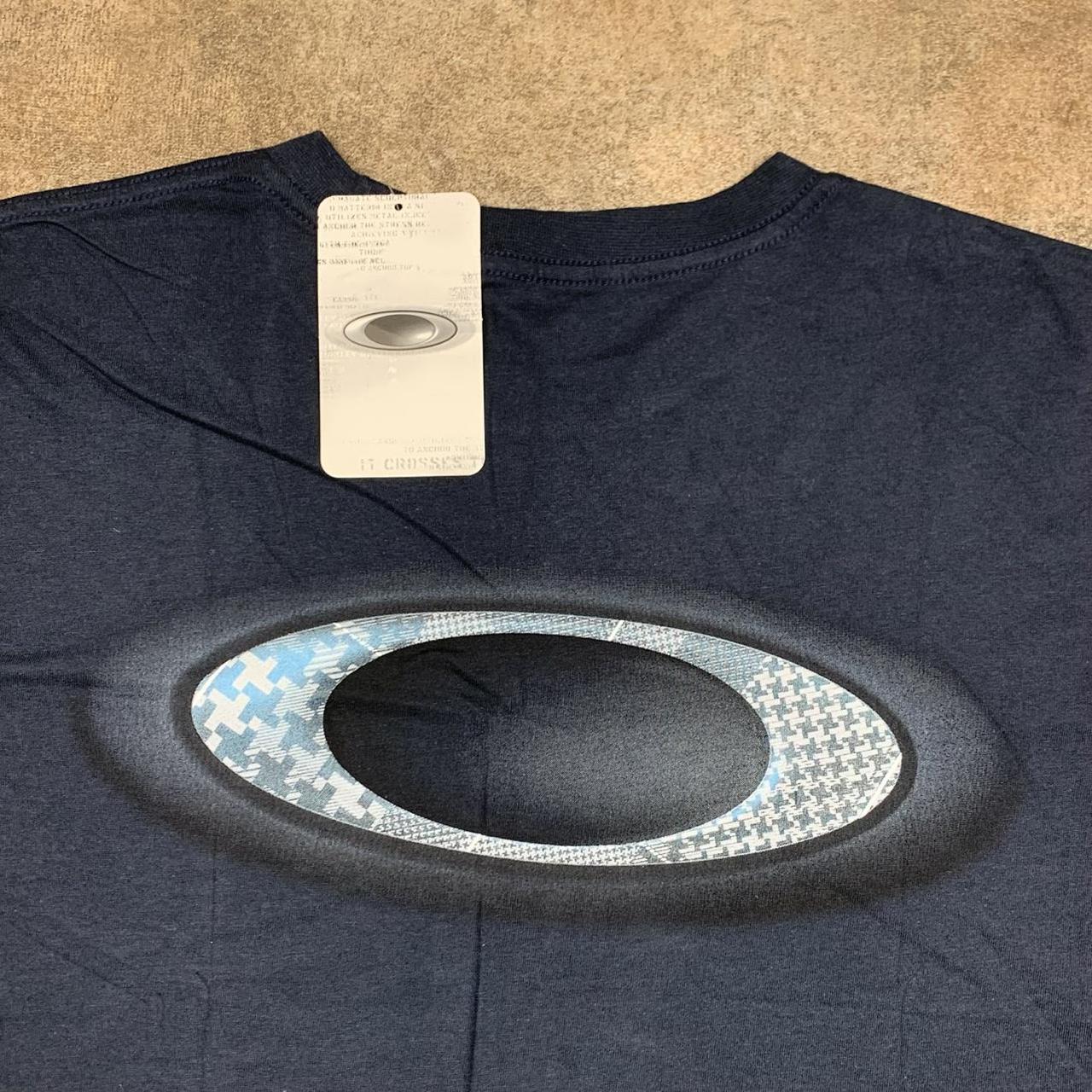 Oakley 00s navy logo graphic tee
