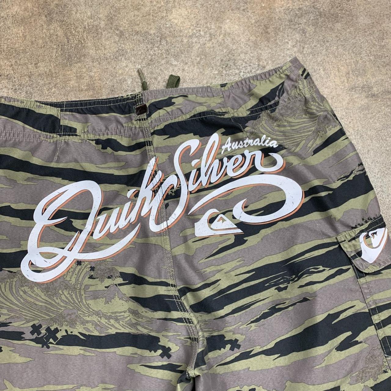 Quiksilver 00s graphic camouflage boardshorts