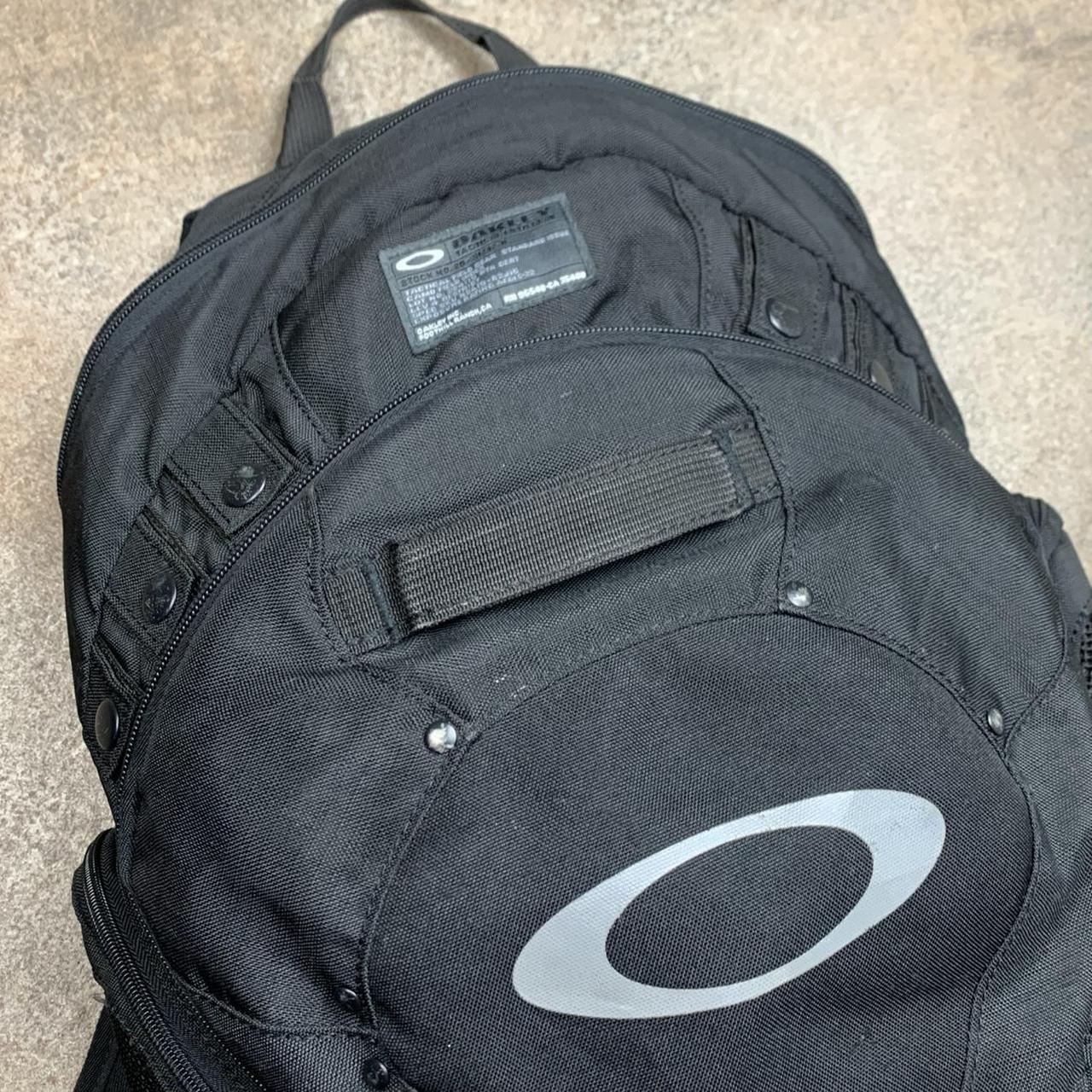 Oakley 00s Planet Pack black backpack