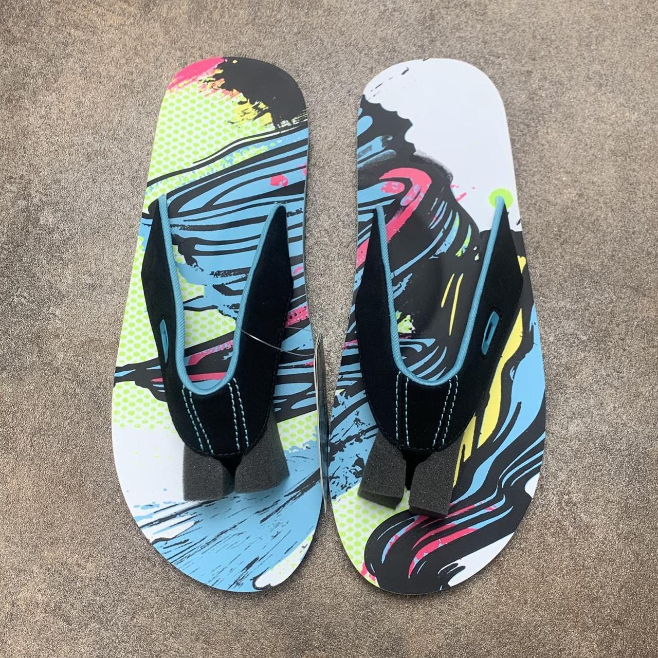 Oakley 00s Canvas graphic flip flops