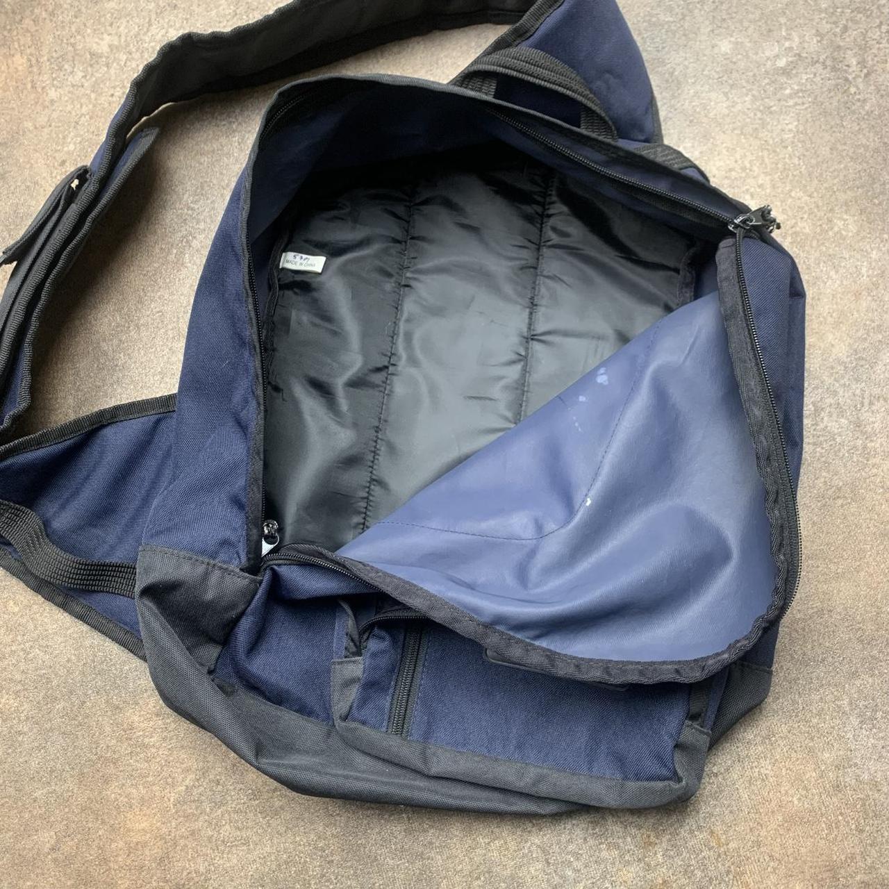 O'Neill 00s navy logo sling bag