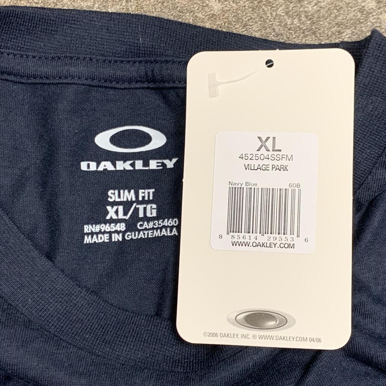 Oakley 00s navy logo graphic tee