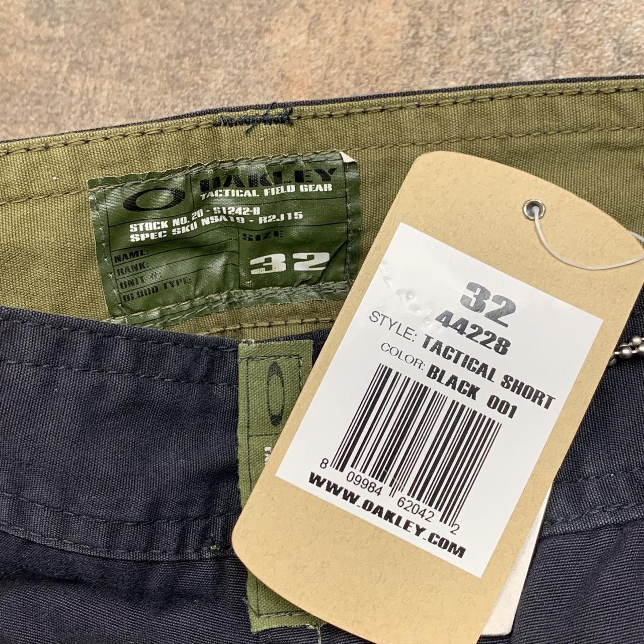 Oakley 00s black baggy graphic cargo jorts