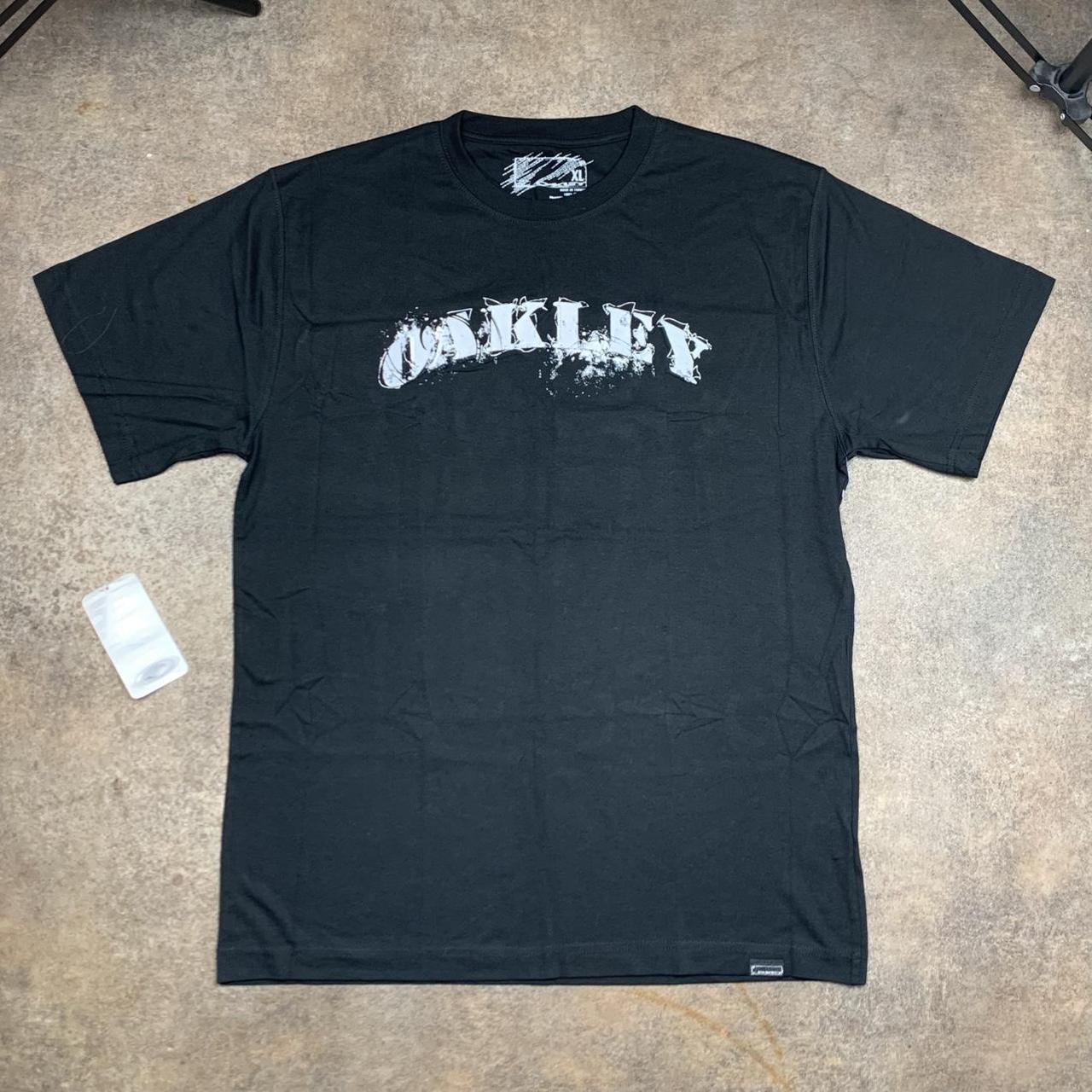 Oakley 00s black graphic tee