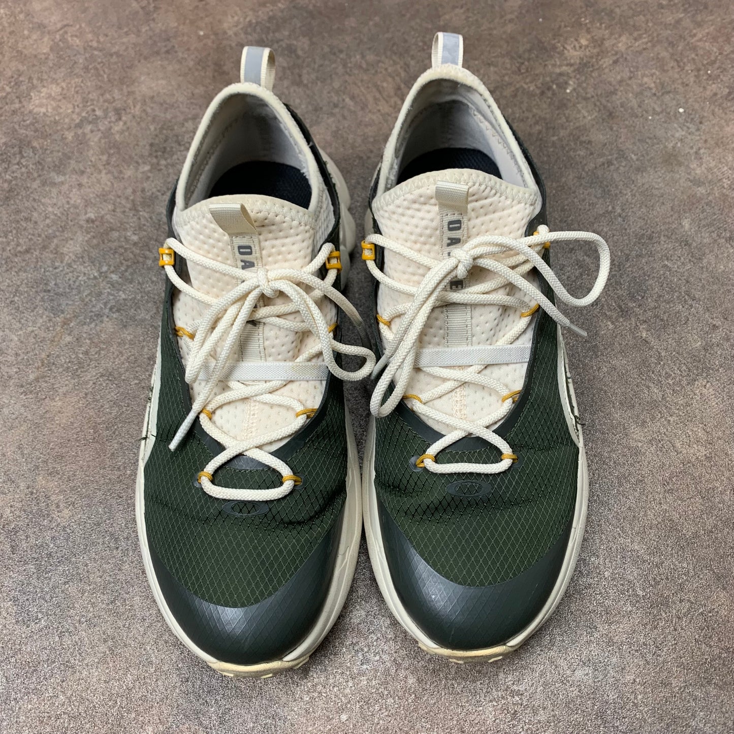Oakley khaki cream running trainers (7)