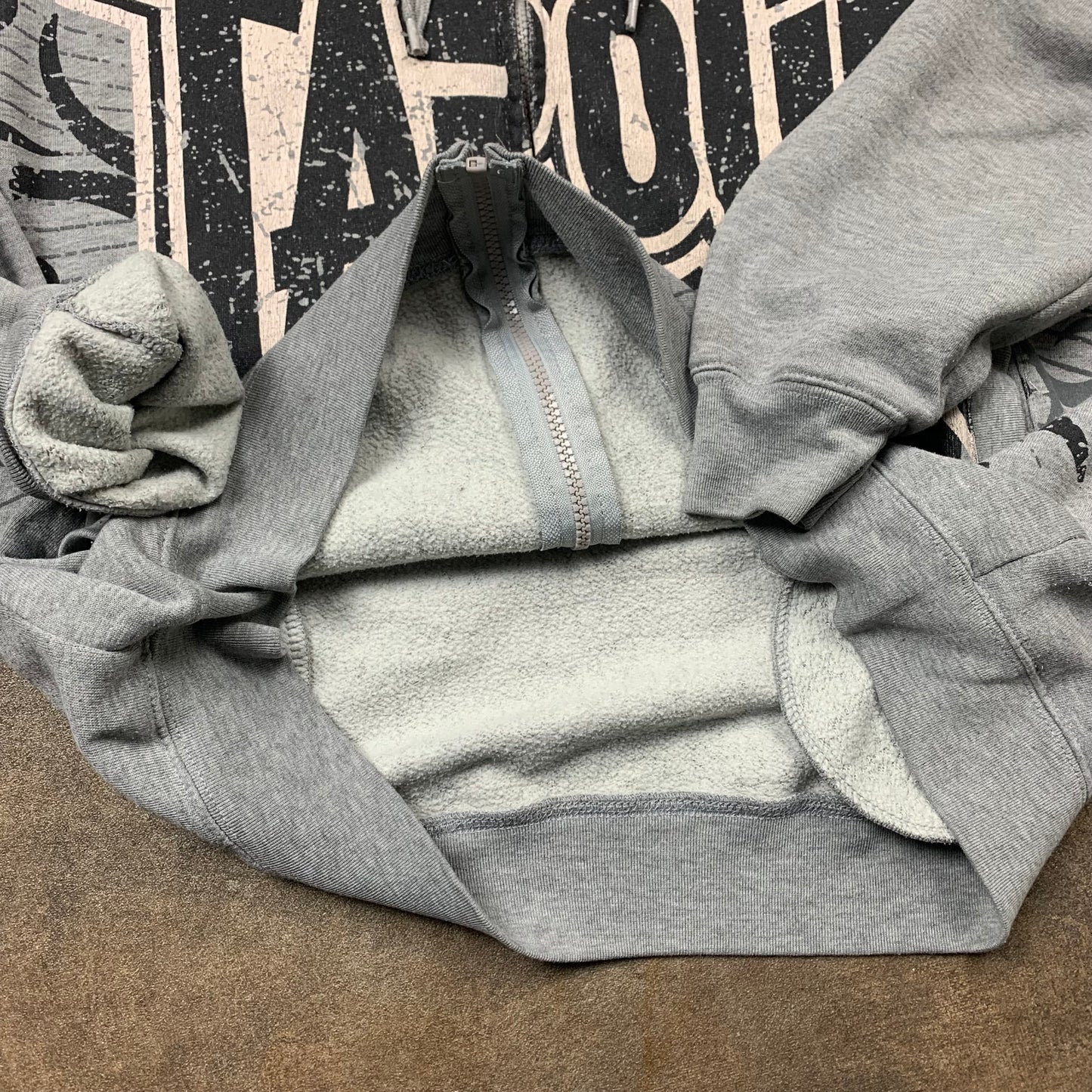 Tapout 00s boxy graphic zip hoodie (XL)