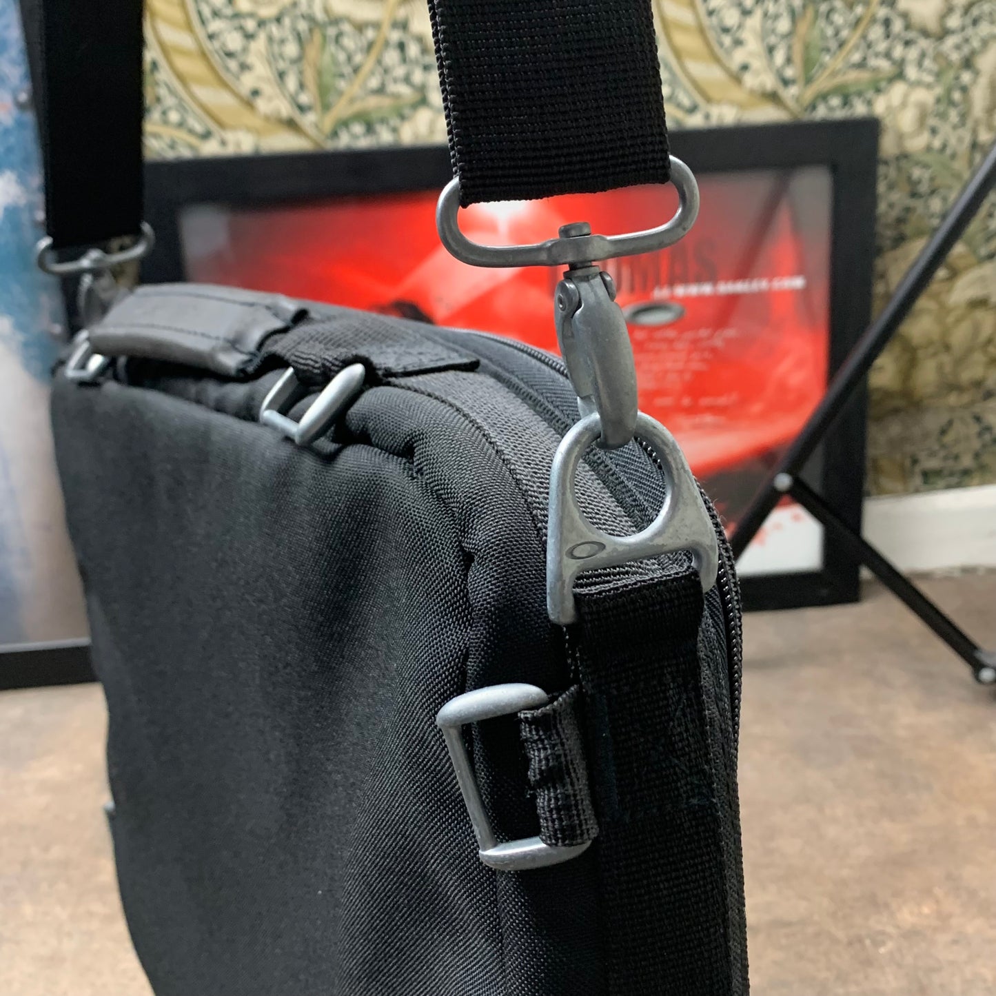 Oakley 00s technical messenger bag