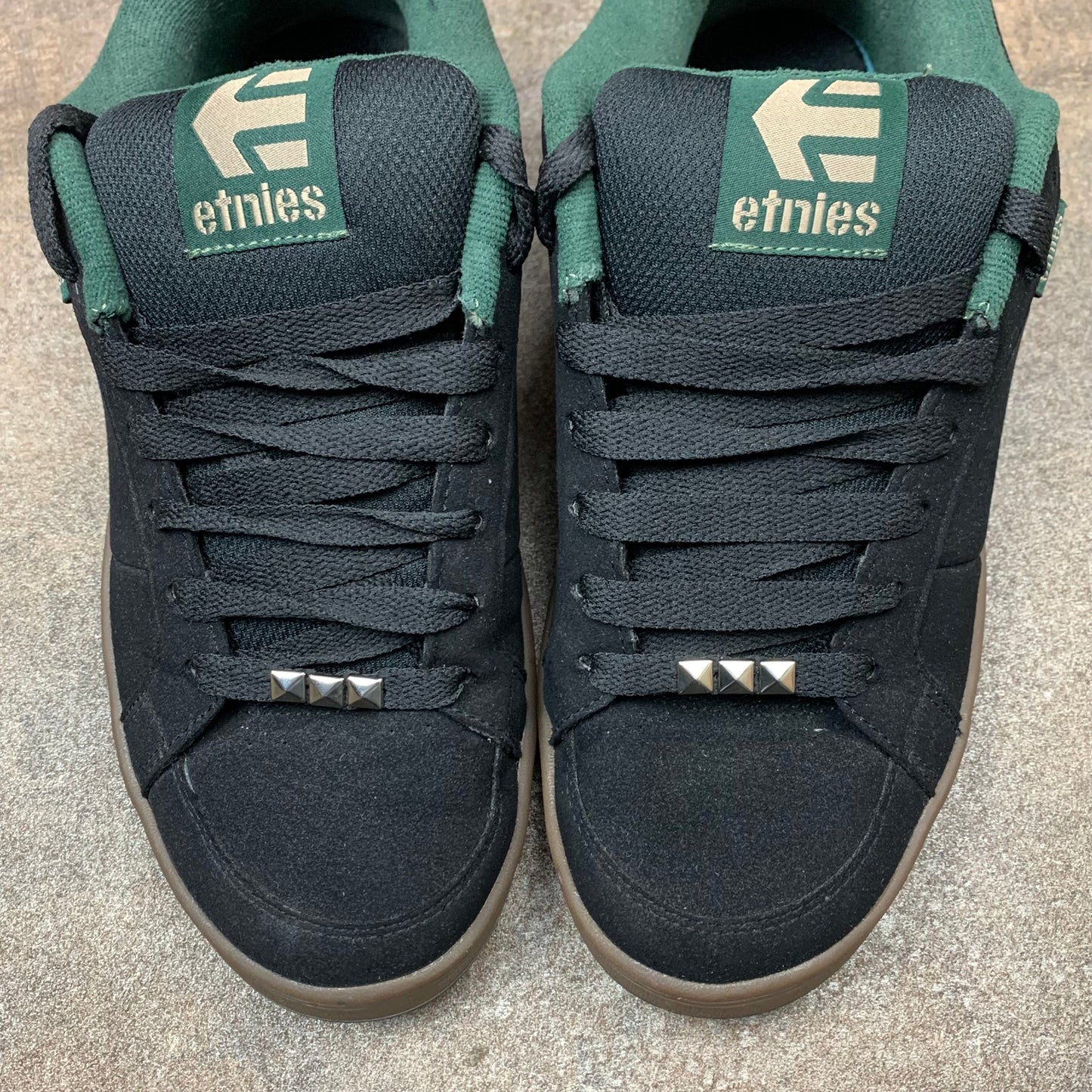 Etnies Kingpin black studded trainers