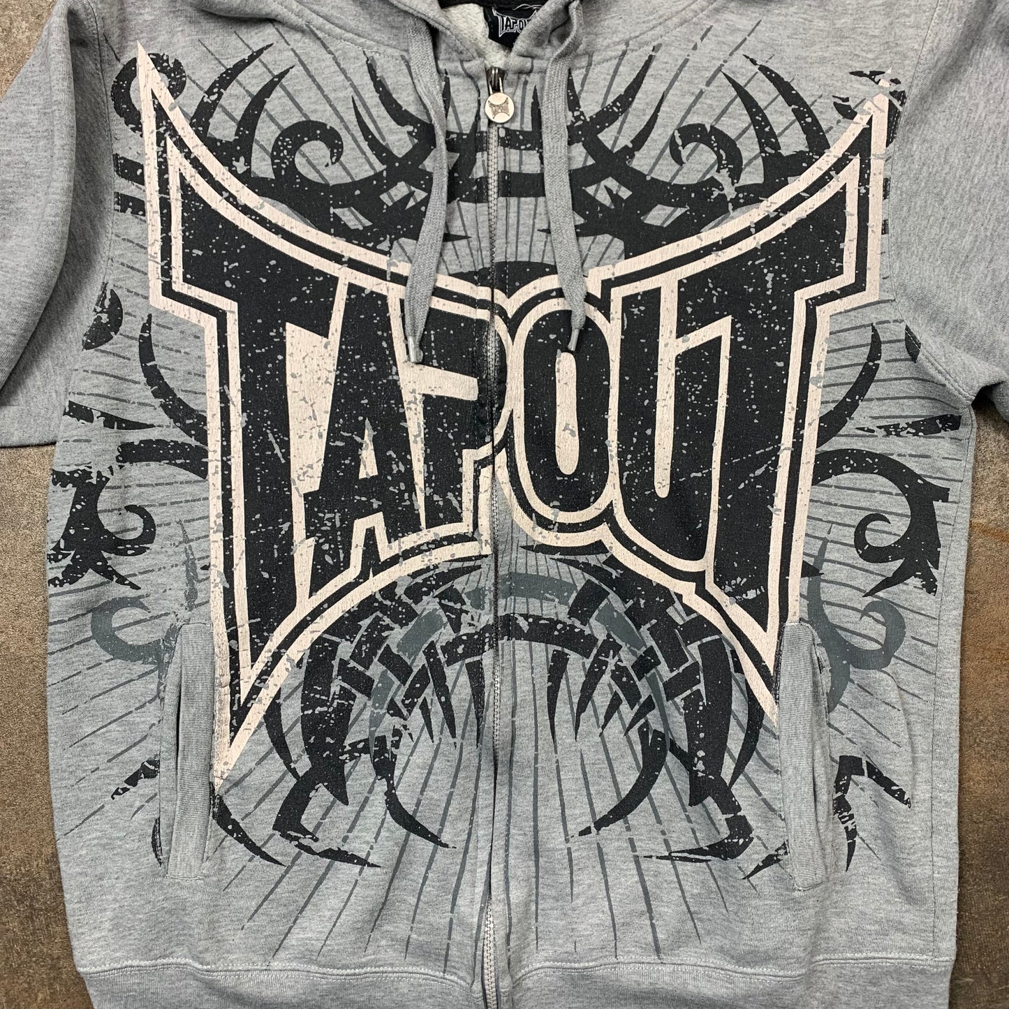 Tapout 00s boxy graphic zip hoodie (XL)