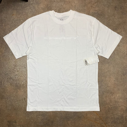 Oakley 00s deadstock cut and sewn tee