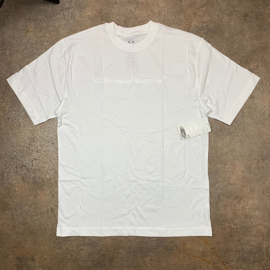 Oakley 00s deadstock cut and sewn tee