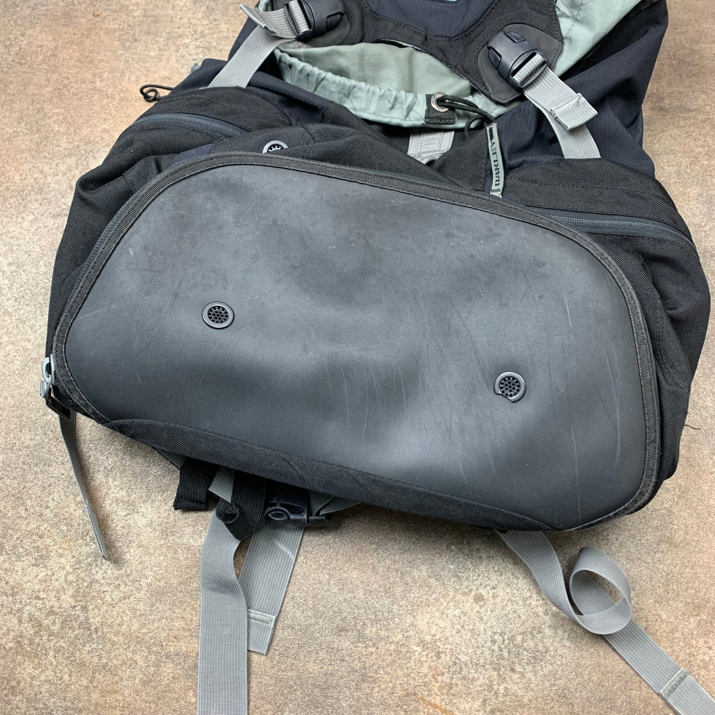 Oakley 00s large utilised backpack