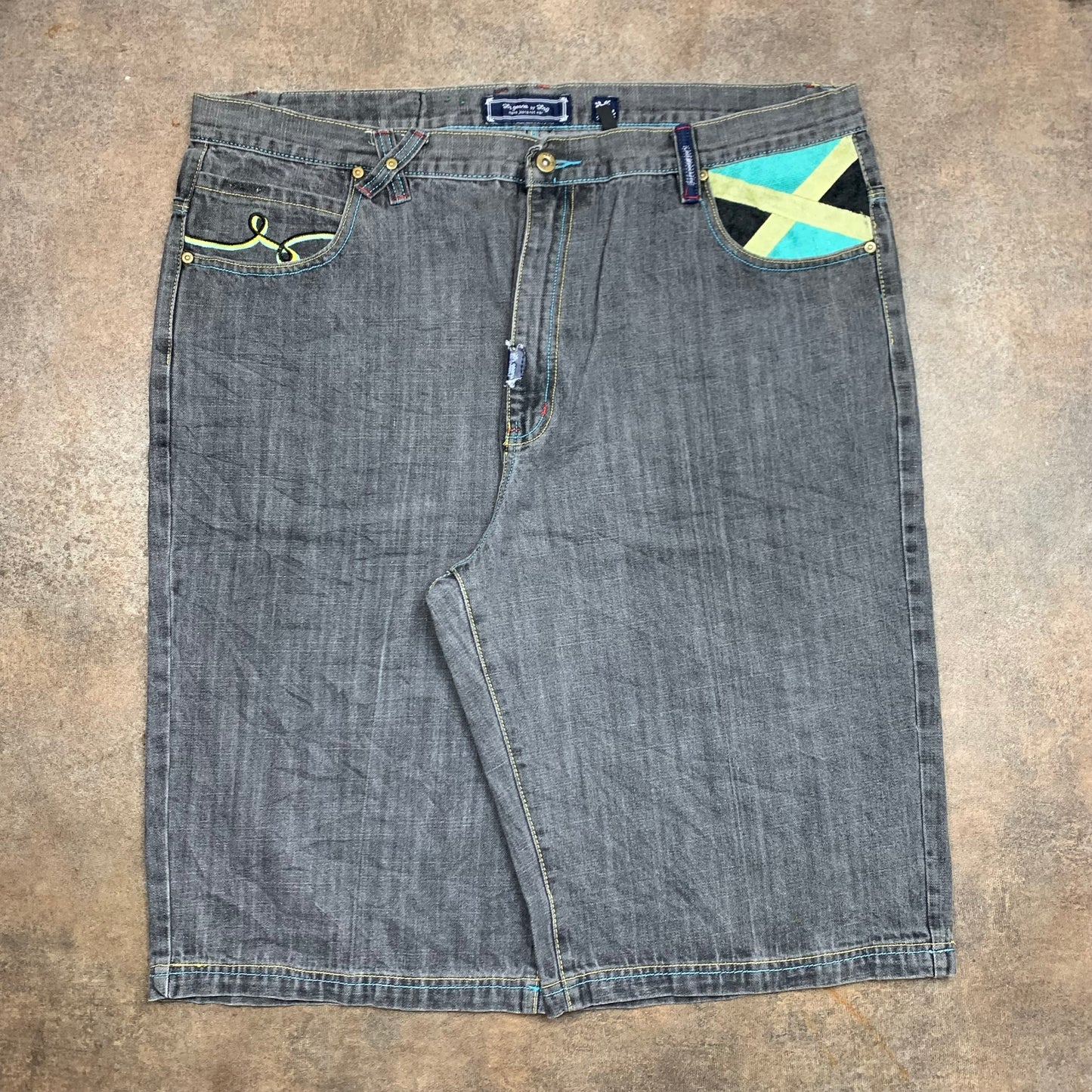 Ln geans 00s black graphic baggy jorts