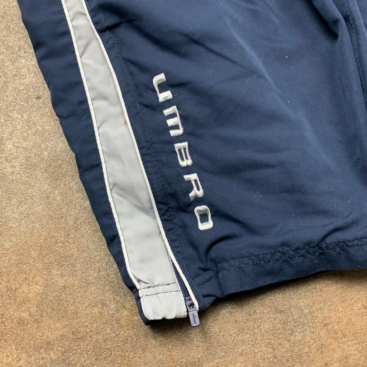 Umbro 00s baggy navy joggers