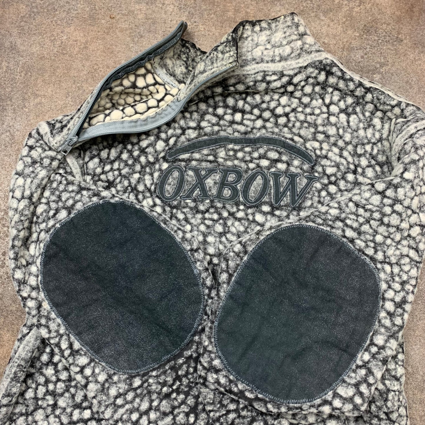 Oxbow 90s shoulder zip graphic knit (XL)