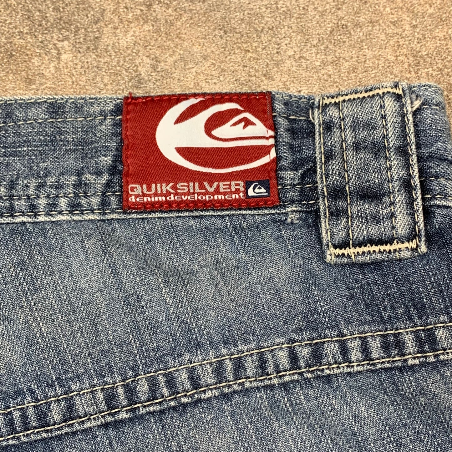 Quiksilver 00s graphic 3/4 length jorts (32")