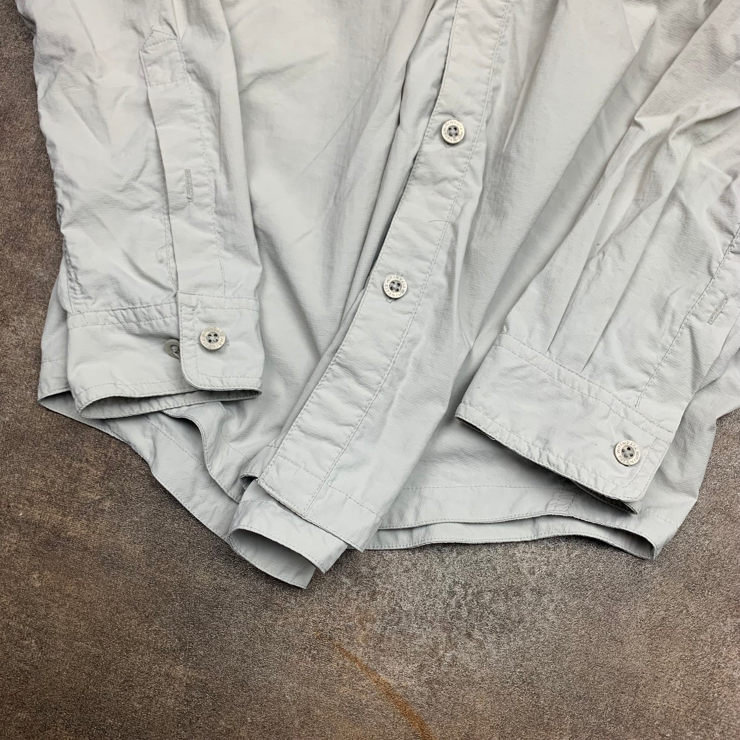 Columbia Titanium white cream utilised shirt