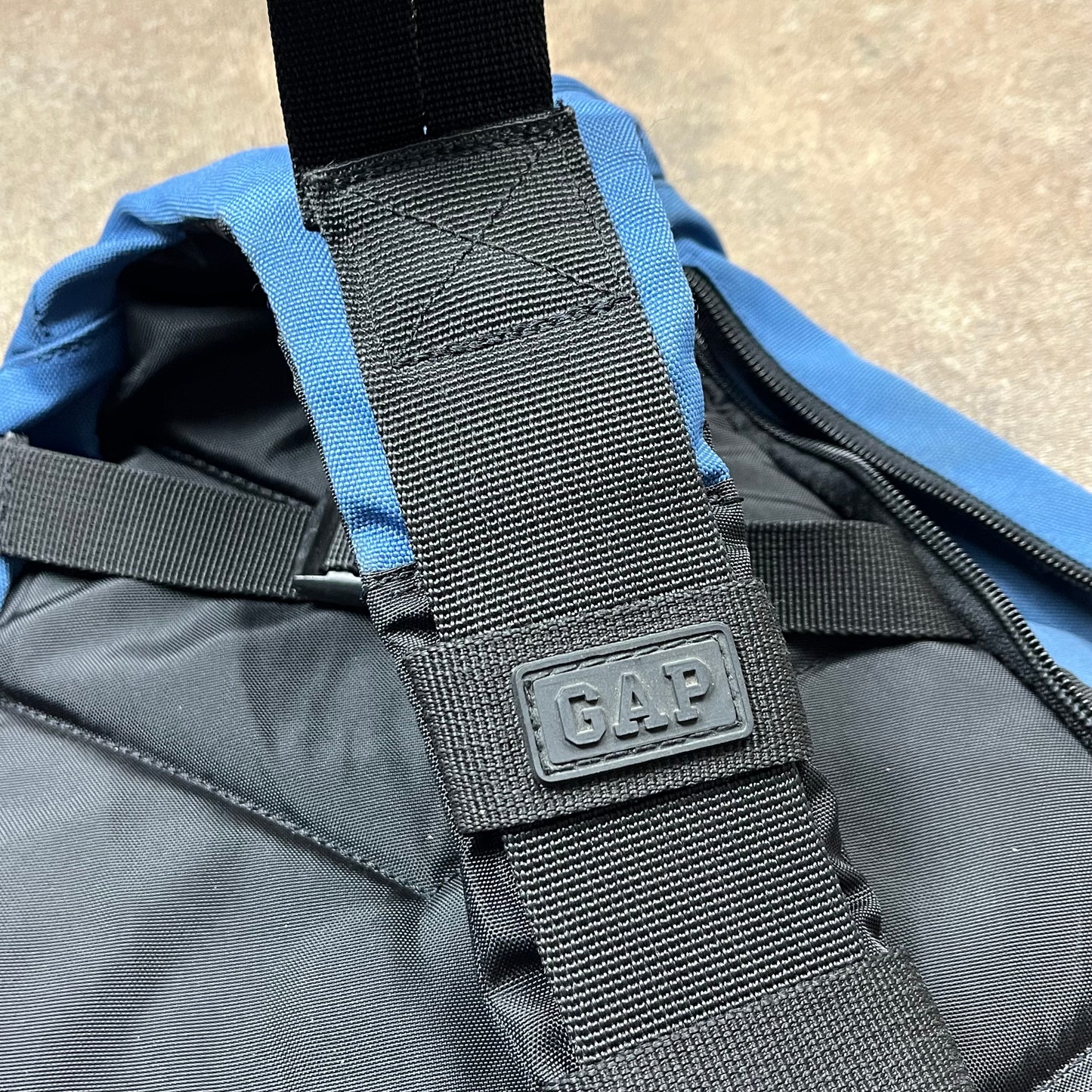 Gap 00s blue sling bag