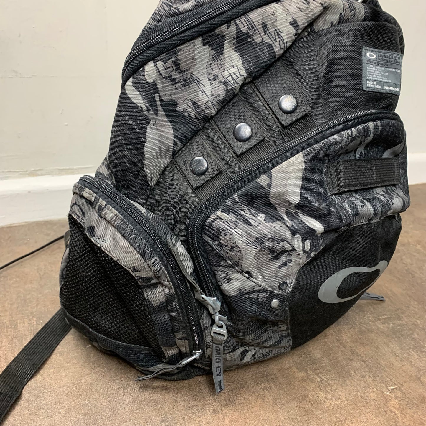 Oakley 00s Planetary Pack camo backpack