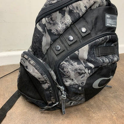 Oakley 00s Planetary Pack camo backpack