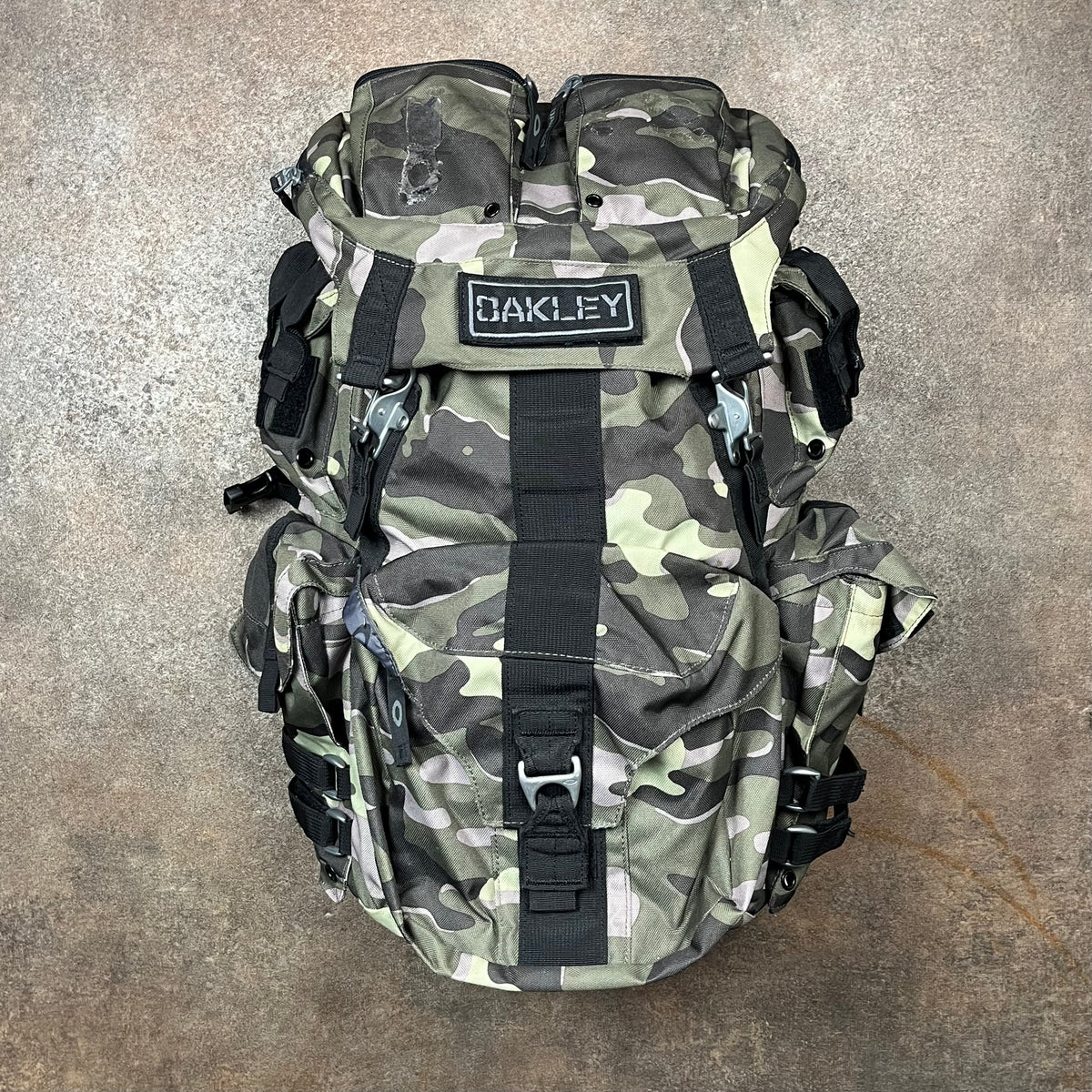 Oakley Mechanism 3.0 camo backpack