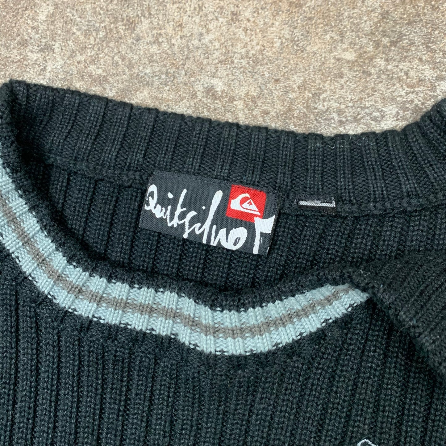 Quiksilver 00s graphic button neck knit