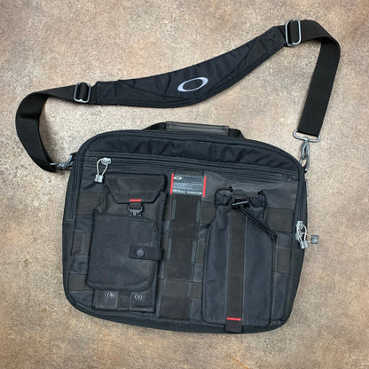 Oakley 00s technical messenger bag
