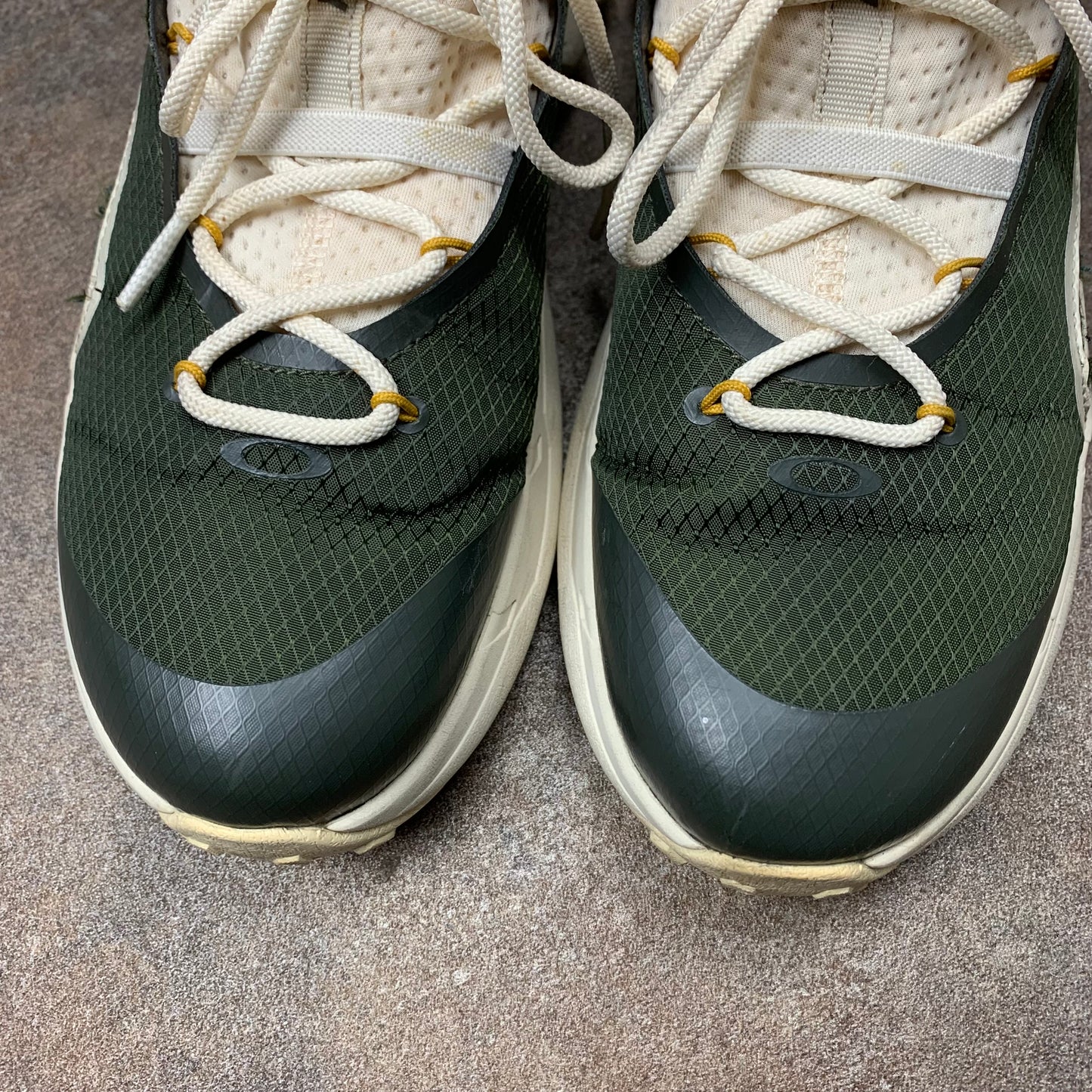 Oakley khaki cream running trainers (7)