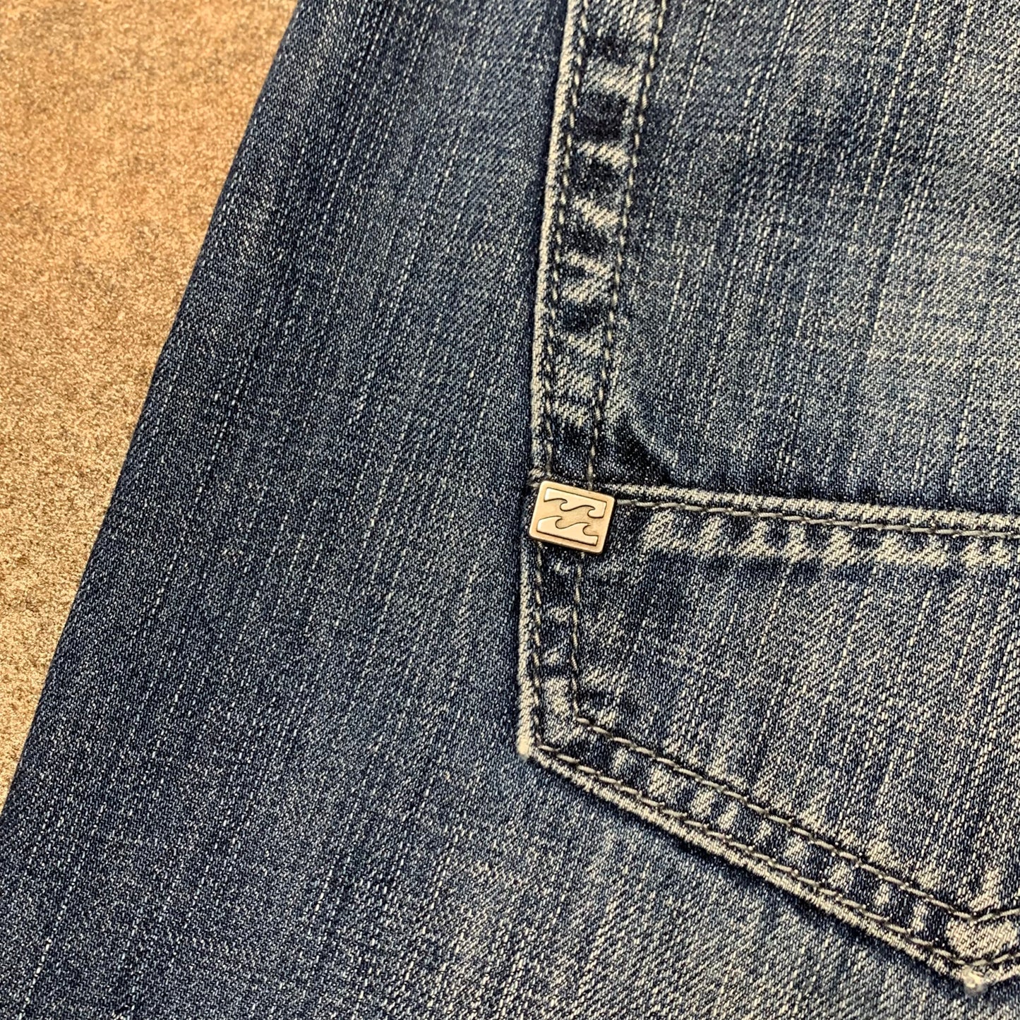 Billabong 00s baggy graphic jeans (36")