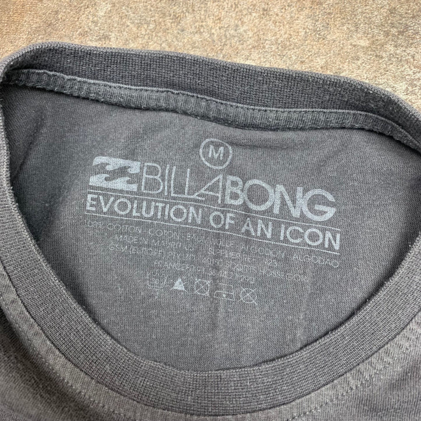 Billabong 00s grey surf graphic tee
