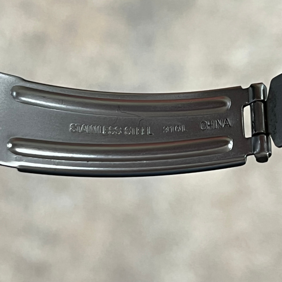 Adidas 00s metal watch