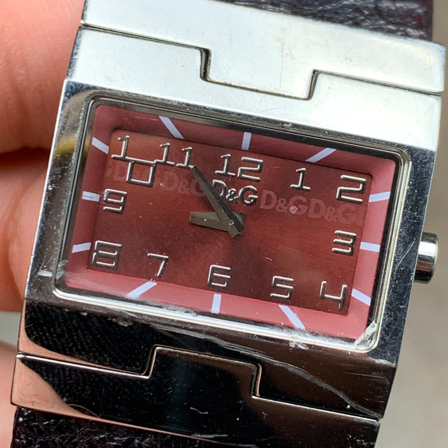 Dolce & Gabbana Time 00s red watch